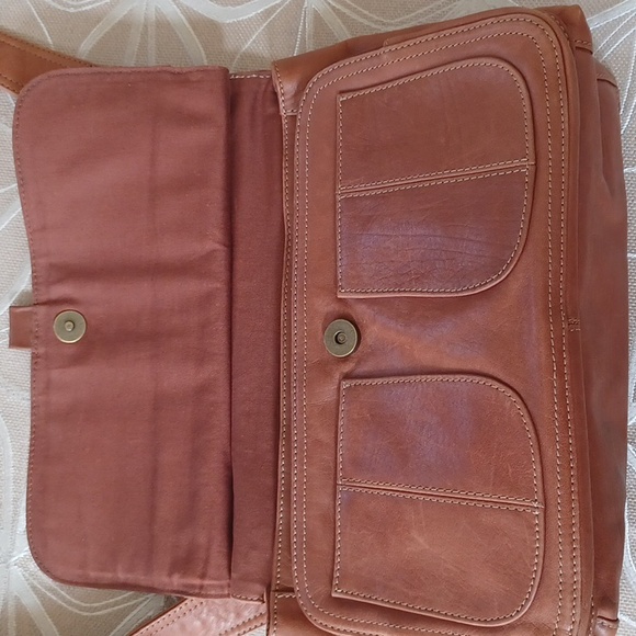 Fossil Leather Flap Organizer Bag! - Picture 15 of 16